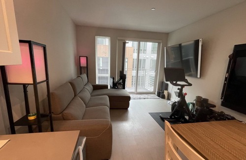 Oakland Apartment | Waterfront Building with Amazing Views