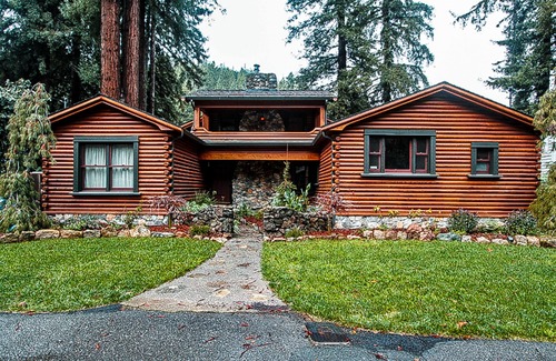 Guerneville Cabin | Waterfront cabin with private hot tub, beach access & river views - dog-friendly