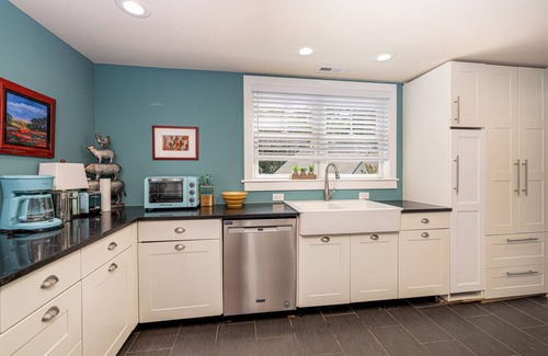 Cape May Cottage | Waterfront Cape May canal property 5min to beach landscaped grounds