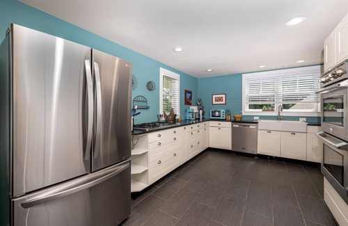 Cape May Cottage | Waterfront Cape May canal property 5min to beach landscaped grounds