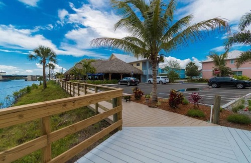 Merritt Island Condo | Waterfront Captain's Stateroom: Views, Pool & Hot Tub!