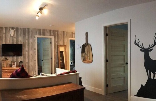Gore Cabin | Waterfront Chalet on Motorized Lake - Monthly/Season Rentals Only (215853)
