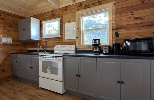 Stanhope Cottage | Waterfront Club House-up to 10 people-new renovations