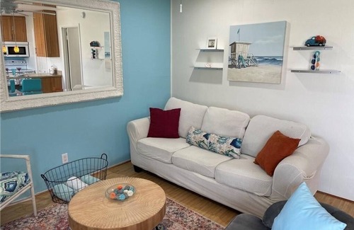 Marco Island Condo | WATERFRONT COMPLEX-SLEEPS 4. WALK TO AREA RESTAURANTS AND SHOPS.