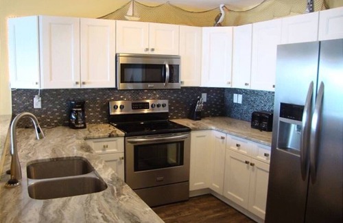 Put-in-Bay Condo | Waterfront Condo 204 Sleeps 12, 3 Baths 4 Bedroomsnn