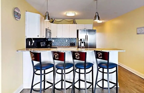Put-in-Bay Condo | Waterfront Condo 204 Sleeps 12, 3 Baths 4 Bedroomsnn