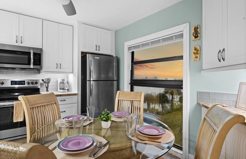 Marco Island Condo | Waterfront Condo Sunrise Views Pool Hot Tub Resort Amenities