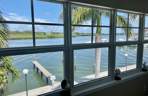 Indian Shores Condo | Waterfront Condo - Plush Furnishings - White Sandy Beaches - Corner Unit