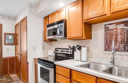 Three Lakes Cabin | Waterfront condos with pools, athletic courts, game room, grills & fireplaces