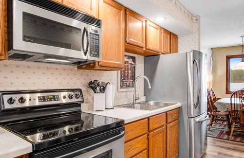 Three Lakes Cabin | Waterfront condos with pools, athletic courts, game room, grills & fireplaces