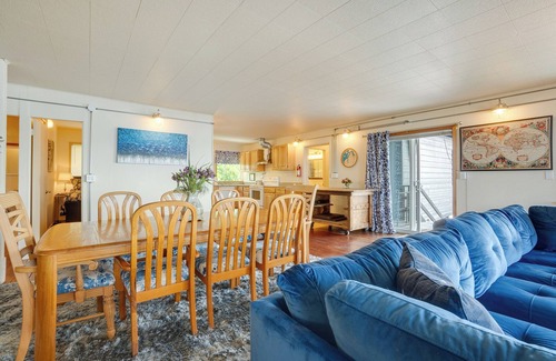 Barview House | Waterfront Coos Bay Retreat w/Kayaks!