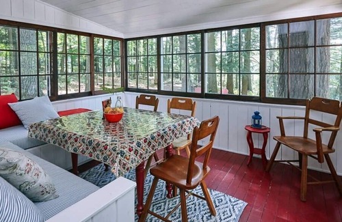 Port Sydney House | Waterfront Cottage, Firepit, BBQ, Dock w/Canoe & Kayaks, Port Sydney 5 min Drive