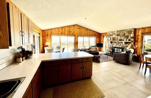 East Tawas Cottage | Waterfront Cottage on sandy, expansive beach