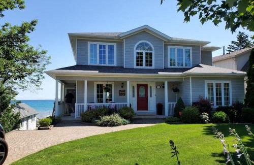 Meaford House | Waterfront Cottage on Georgian Bay w Hot Tub