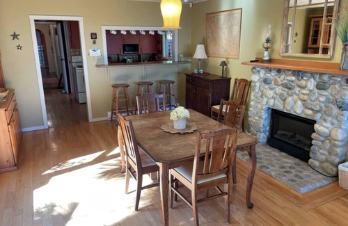 Regional District of Nanaimo House | Waterfront Cottage - Sleeps 6