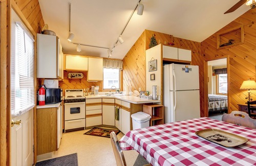 Cleverdale Cottage | Waterfront Cottage on Lake George w/2 Docks!