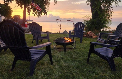 Huron House | Waterfront Cottage with Beach-walk to everything!