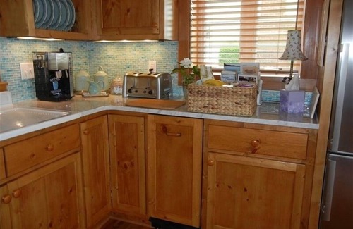 Surry Cottage | Waterfront Cottage With Private Beach & Pier - James River - Williamsburg Area