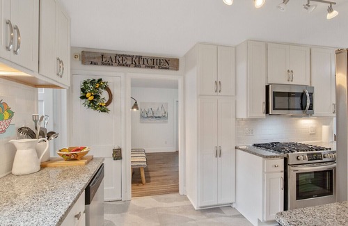 Town of Owasco Cottage | Waterfront Cottage with fireplace located directly on Owasco Lake.