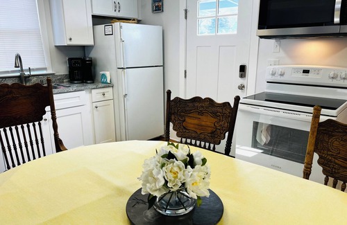 Waterford House | Waterfront Escape- 3BR Coastal Cottage w/Boat Launch & Near Niantic Main Street