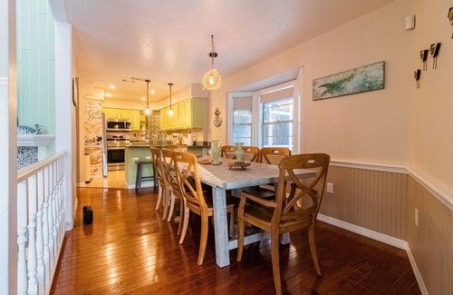 Weeki Wachee Gardens House | Waterfront Escape + Kayaks - Gulf Access & Fun