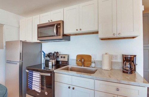 Central Mission Beach Condo | WaterFront * Exclusive View Patio * Ground Level * A/C