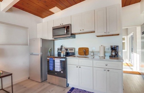 Central Mission Beach Apartment | WaterFront * Exclusive View Patio * Top Level * A/C