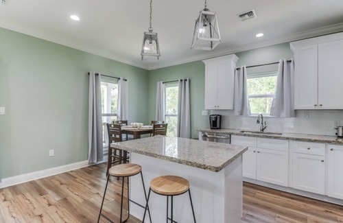 Shoreline Park House | Waterfront getaway with your own private boat ramp!