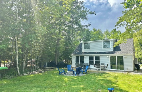 South Casco House | Waterfront Getaway w/Private Sandy Beach