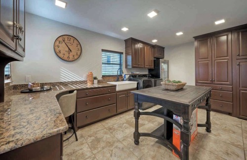 Seguin House | Waterfront | Grill | Fire Pit | Sleeps 16+
