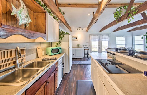 Carolyn Estates Cottage | Waterfront Gun Barrel City Cottage w/Views!