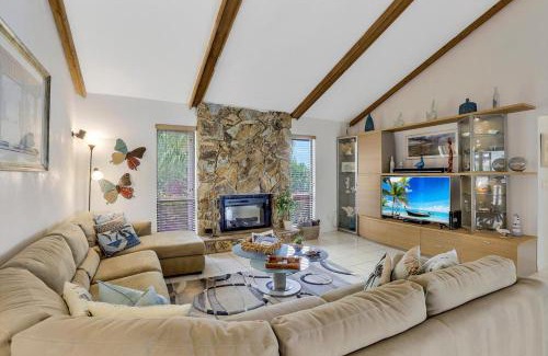 Marco Island House | Waterfront home on key lot with pool/view of river