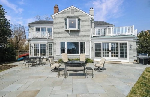 Rye House | Waterfront home on the Long Island sound with private beach access
