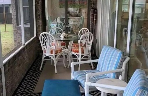 Fowlers House | Waterfront Home - Dolphin Cove