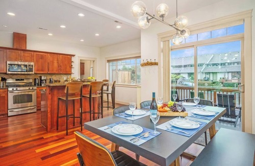 Lincoln City House | Waterfront | HotTub | Game Rm | Kayak | Walk2Beach