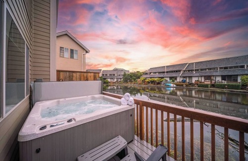 Lincoln City House | Waterfront | HotTub | Game Rm | Kayak | Walk2Beach