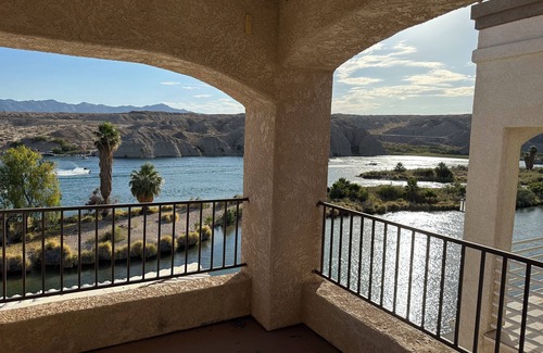 Bullhead City House | Waterfront House on the Colorado River