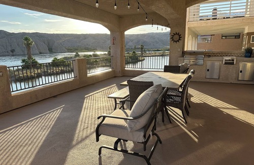 Bullhead City House | Waterfront House on the Colorado River