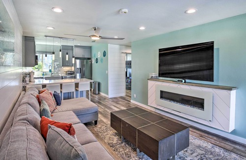 Huntington Beach Condo | Waterfront Huntington Beach Condo w/Fire Pit