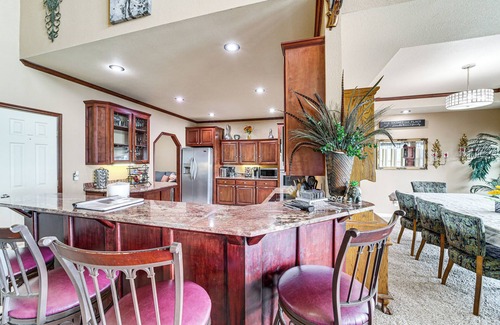 Longtown House | Waterfront Lake Eufaula Home: Multi-Level Balcony