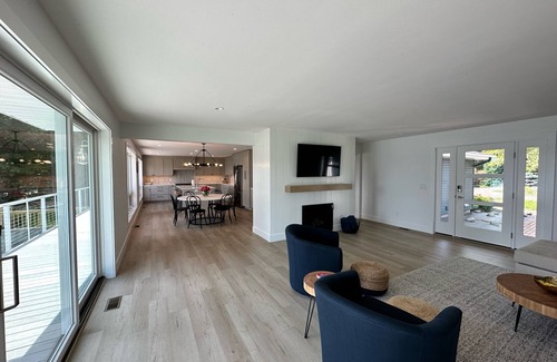 Elk Rapids House | Waterfront Lakehouse - Completely Remodeled - Watersports + Hot Tub