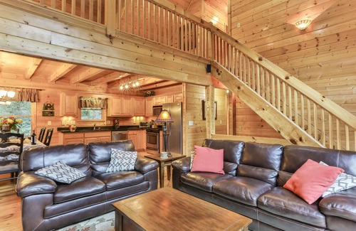 Ellijay Cabin | Waterfront Lodge - The Trout Trap: Your Ultimate Riverfront Escape in Ellijay