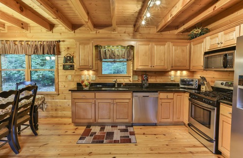 Ellijay Cabin | Waterfront Lodge - The Trout Trap: Your Ultimate Riverfront Escape in Ellijay