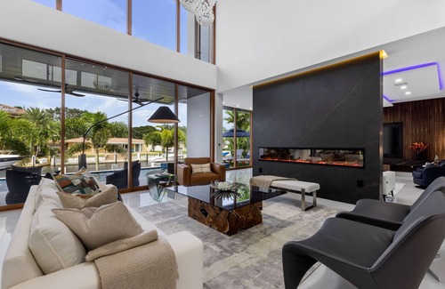 Lighthouse Point Villa | Waterfront Luxury Modern Villa sleeps 8 - 5 bedrooms, 5.5 baths
