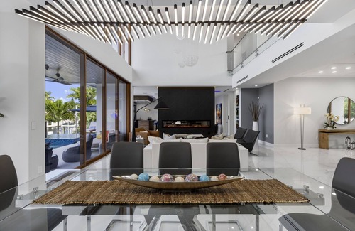 Lighthouse Point Villa | Waterfront Luxury Modern Villa sleeps 8 - 5 bedrooms, 5.5 baths