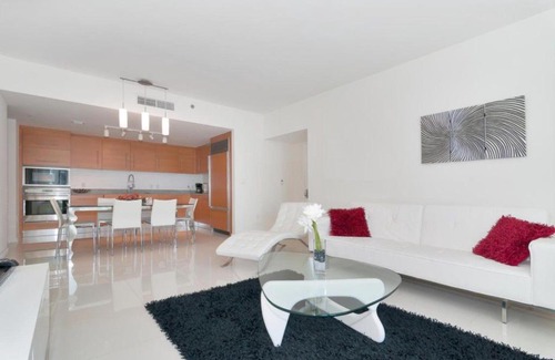Downtown Miami Apartment | Waterfront Luxury 1 Bedroom IconBrickell with View