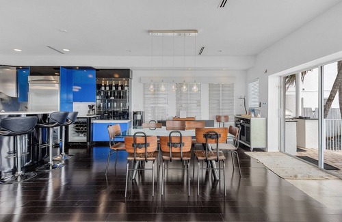 Yacht Club House | Waterfront Luxury Escape, Amazing Water Views, Perfect Location!