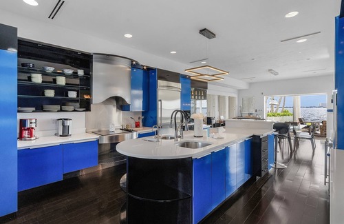 Yacht Club House | Waterfront Luxury Escape, Amazing Water Views, Perfect Location!
