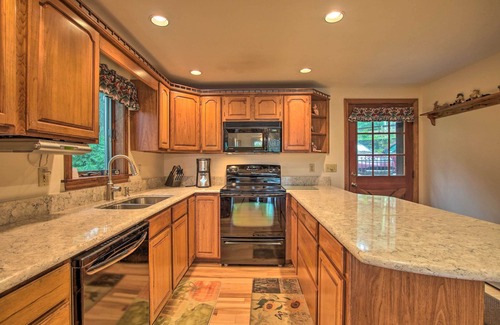 West Brookfield House | Waterfront New England House on Wickaboag Lake!