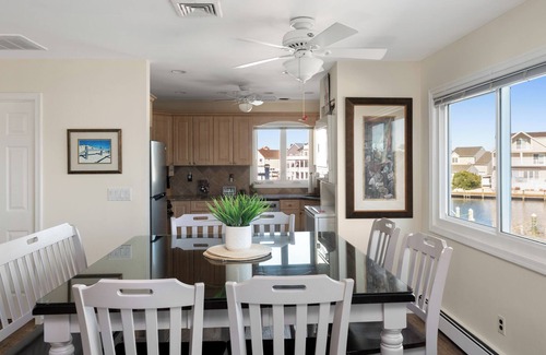 Seaside Heights Villa | Waterfront private XL 2ndFL Sky Villa w fenced yard + Jacuzzi Dock Kayaks Arcade